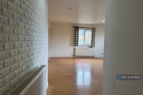 3 bedroom flat to rent, Main Street, Whissendine, LE15