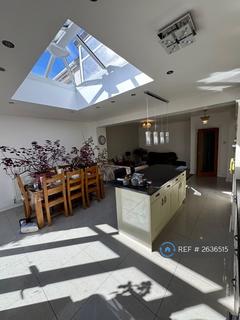 4 bedroom semi-detached house to rent, Hilton Lane, Prestwich, Manchester, M25
