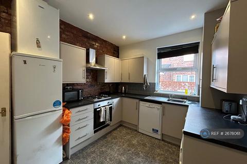 4 bedroom terraced house to rent, Moseley Road, Fallowfield, Manchester, M14