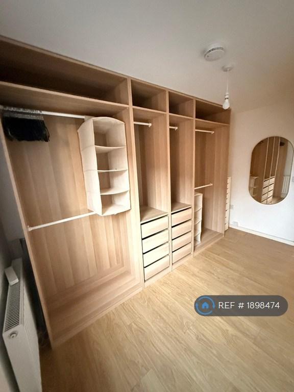 Second Double Bedroom / Walk In Wardrobe