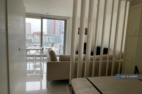 Studio to rent, Pan Peninsula Square, London, E14