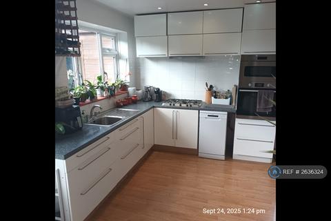 undefined, Luton, Luton, LU2
