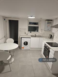 1 bedroom in a house share to rent, Richmond Rd, Gillingham, ME7