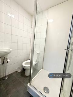 Studio to rent, Catford Broadway, London, SE6