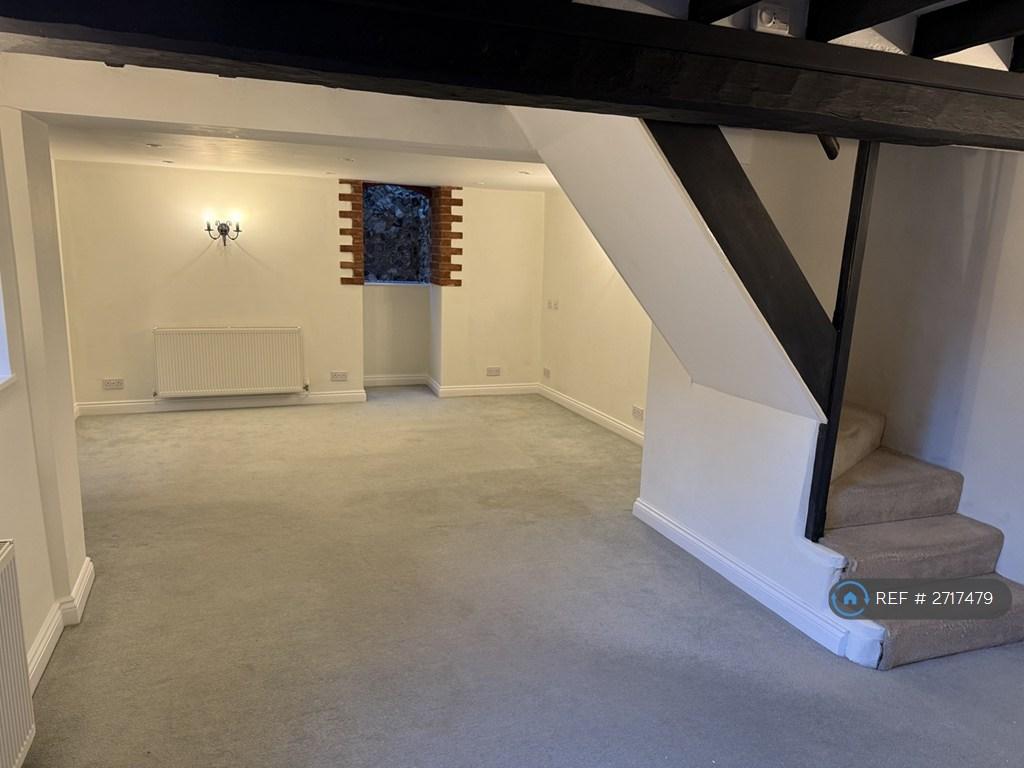 Lounge Facing Glass Path Lite