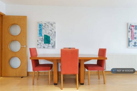 undefined, Selsdon Way, London, E14