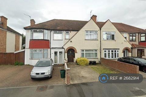 Studio to rent, Victoria Road, Uxbridge, UB10