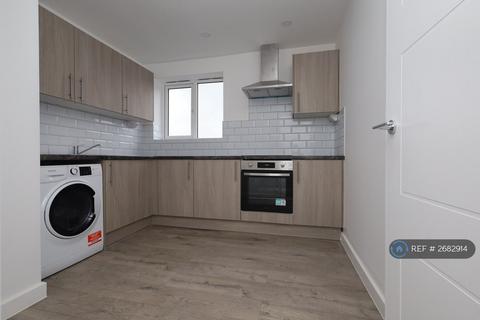 Studio to rent, Victoria Road, Uxbridge, UB10