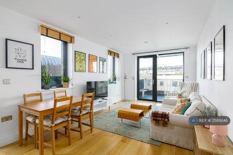 2 bedroom flat to rent, Milliner House, London, E3