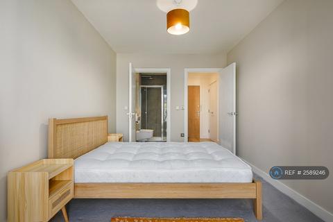 2 bedroom flat to rent, Milliner House, London, E3