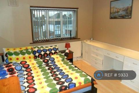1 bedroom in a house share to rent, Grendon Gardens, London. Wembley Park, HA9