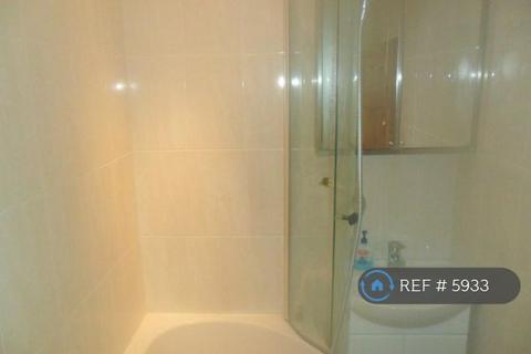1 bedroom in a house share to rent, Grendon Gardens, London. Wembley Park, HA9