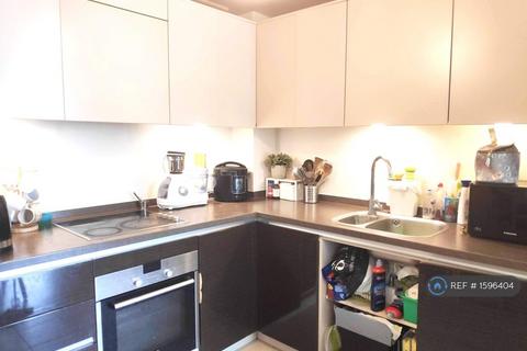2 bedroom flat to rent, Quadrant Court, Wembley, HA9