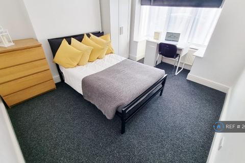 4 bedroom detached house to rent, Greenfield Street, Nottingham, NG7