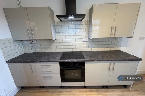 3 bedroom terraced house to rent, Grimsby Road, Cleethorpes, DN35