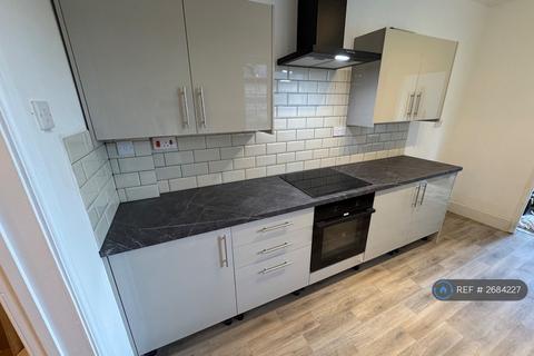 3 bedroom terraced house to rent, Grimsby Road, Cleethorpes, DN35