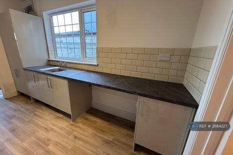 3 bedroom terraced house to rent, Grimsby Road, Cleethorpes, DN35