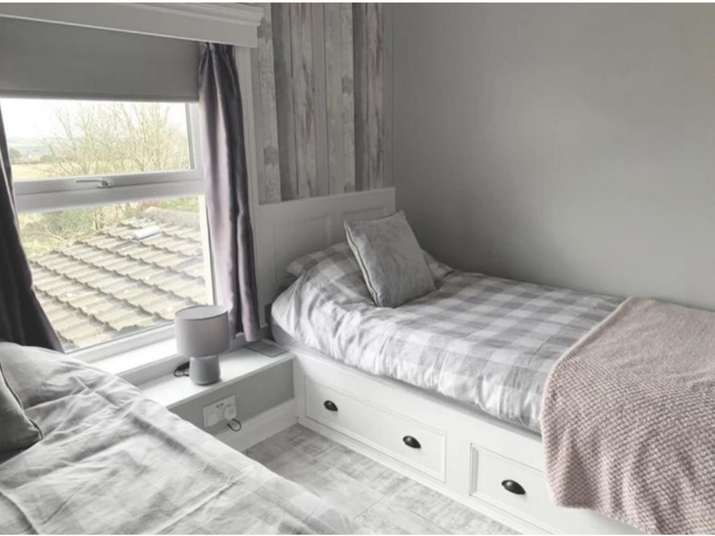 Back Bedroom2.jpg