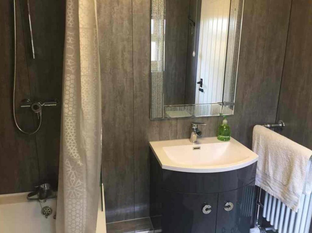Bathroom2.jpg