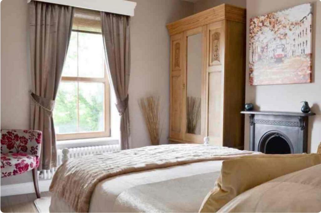Front Bedroom.jpg