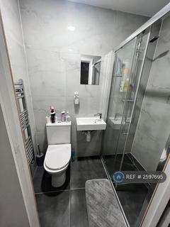 Studio to rent, Princess Avenue, London, N13