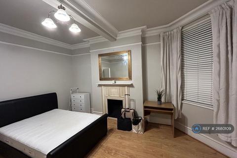 1 bedroom flat to rent, St. Andrews Mansions, London, W14