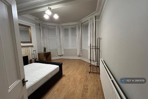 1 bedroom flat to rent, St. Andrews Mansions, London, W14