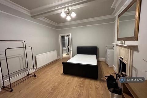 1 bedroom flat to rent, St. Andrews Mansions, London, W14