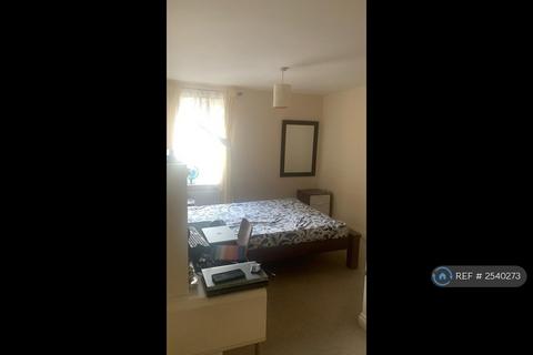 2 bedroom flat to rent, Sinclair Drive, Basingstoke, RG21