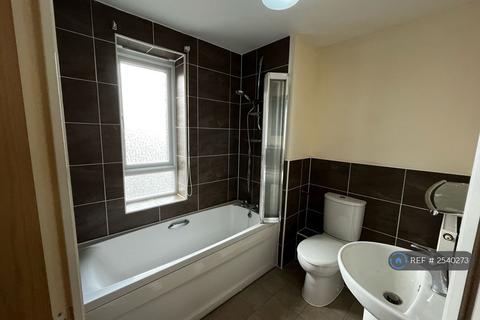 2 bedroom flat to rent, Sinclair Drive, Basingstoke, RG21