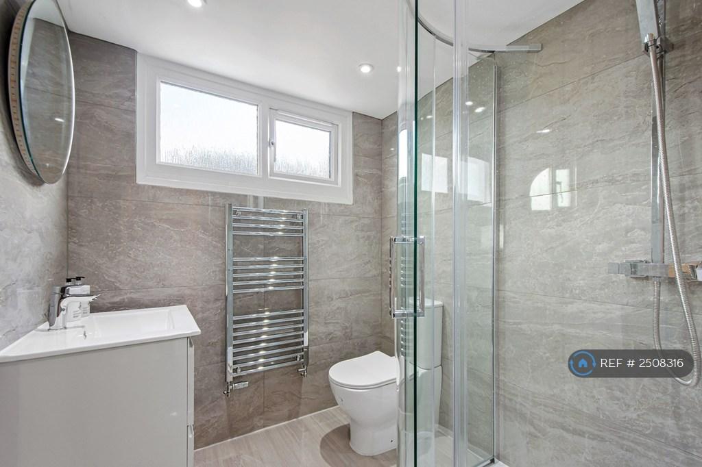 Private Bathroom For Bedroom 4