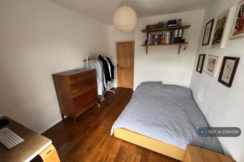 2 bedroom flat to rent, Peckham Park Road, London, SE15