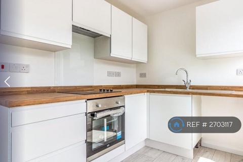 1 bedroom flat to rent, New Road Avenue, Chatham, ME4