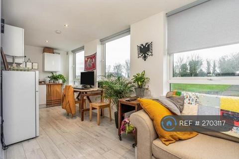 1 bedroom flat to rent, New Road Avenue, Chatham, ME4