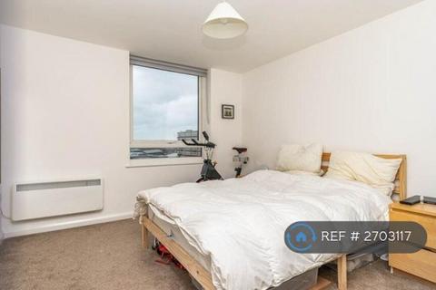 1 bedroom flat to rent, New Road Avenue, Chatham, ME4