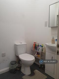 1 bedroom flat to rent, New Road Avenue, Chatham, ME4
