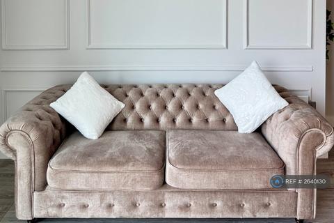 2 bedroom flat to rent, Silvercroft Street, Manchester, M15