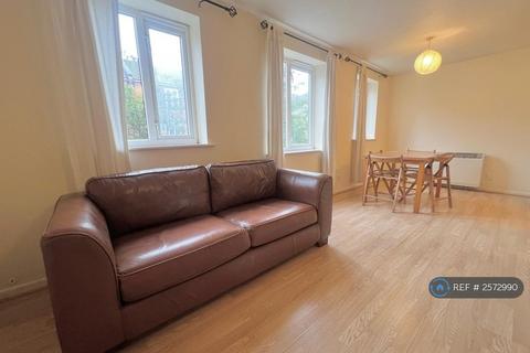 1 bedroom in a flat share to rent, Stretford Road, Manchester, M15
