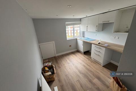 1 bedroom in a house share to rent, Alexandra Ave, Luton, LU3