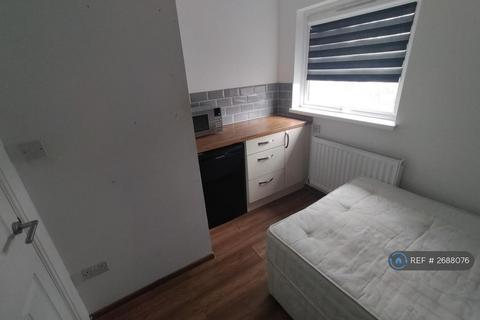 1 bedroom in a house share to rent, North Holme Court, Northampton, NN3