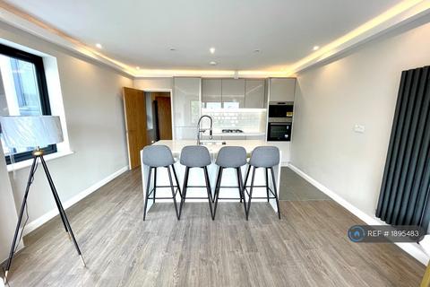 3 bedroom flat to rent, Lavender Hill, London, SW11
