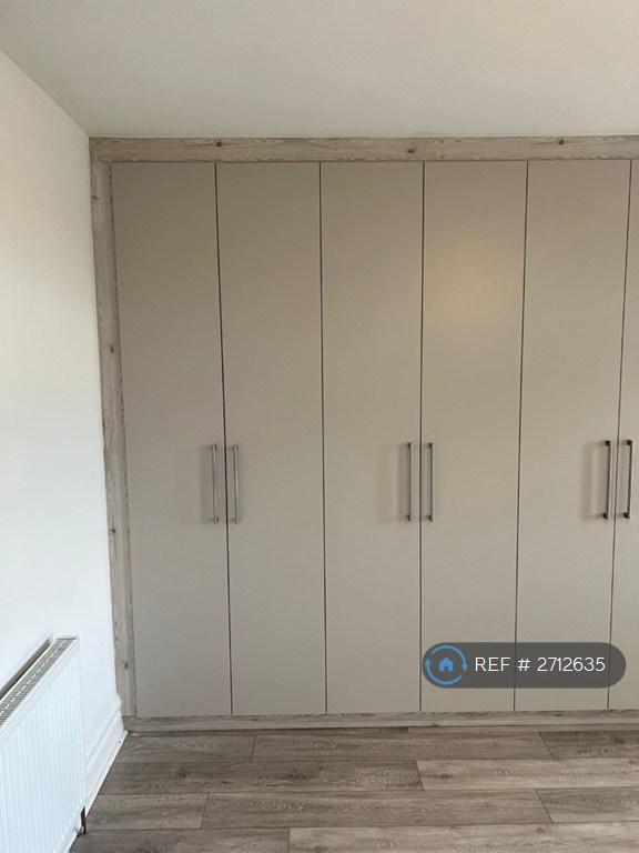 Upstairs Bedroom Fitted Wardrobes