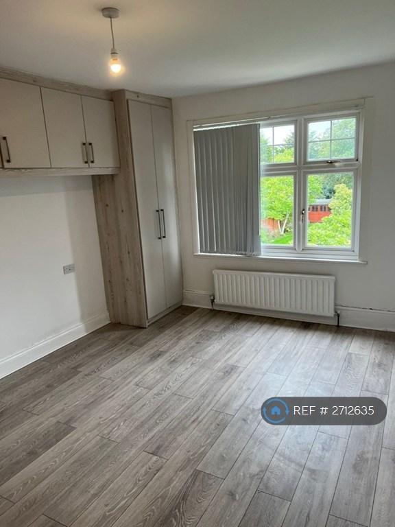 Middle Upstairs Bedroom Facing Garden