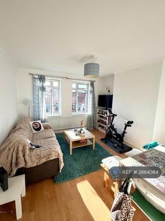 1 bedroom in a flat share to rent, London, London, W4