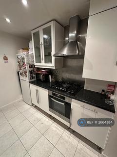 1 bedroom in a flat share to rent, London, London, W4