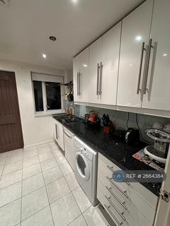 1 bedroom in a flat share to rent, London, London, W4