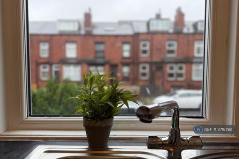 undefined, Parkfield Mount, Leeds, LS11
