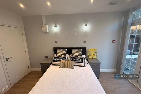 1 bedroom in a house share to rent, Forty Avenue, Wembley, HA9