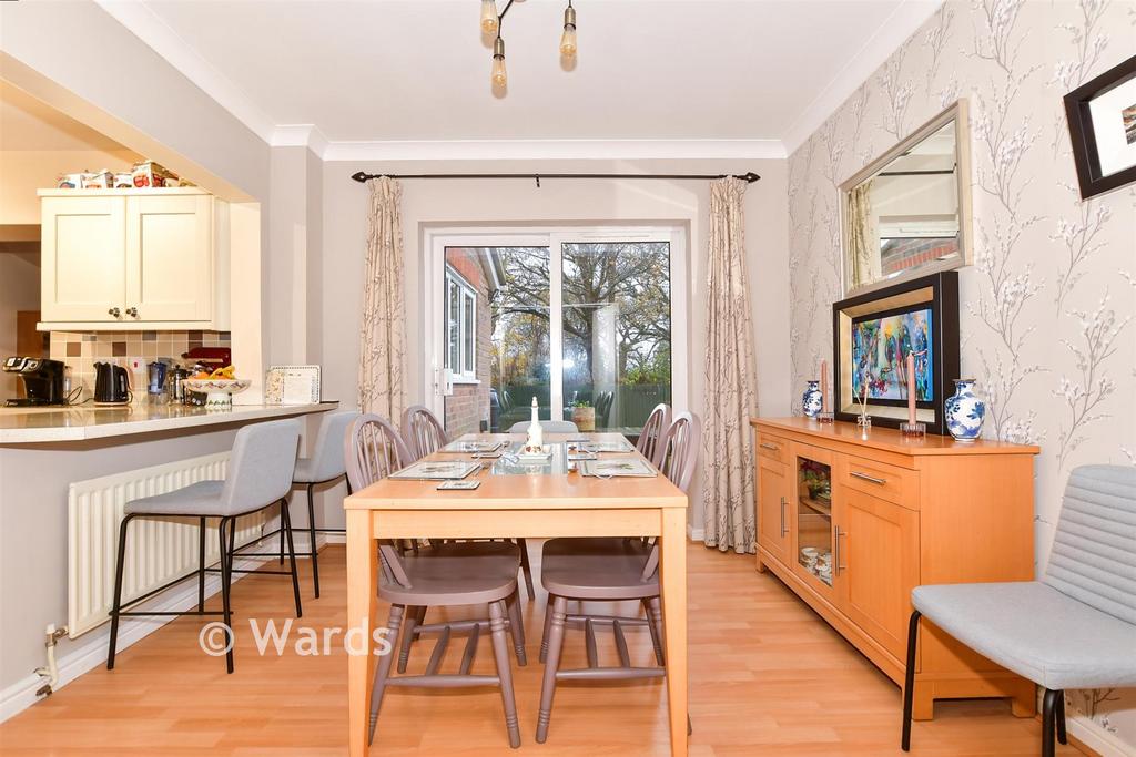 Kitchen/Dining Area