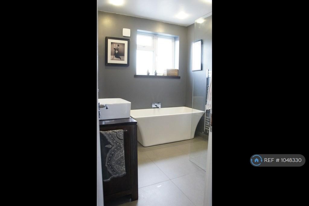 Main Bathroom With Bath